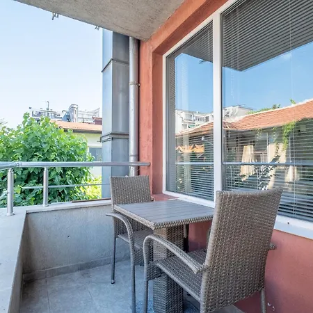 Spacious 1 Bedroom In A Lively Center Apartment Sofia